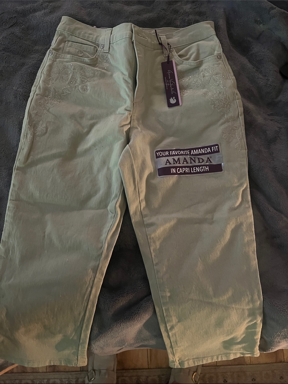 Gloria Vanderbilt Amanda Fit Capri Pants in Sage Green